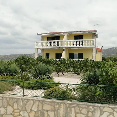 Apartment Rube 3 Fuer 4 Personen By Interhome