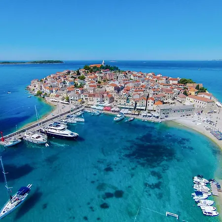 Rube 3 Fuer 4 Personen By Interhome Appartement Primošten