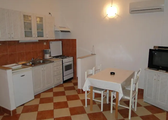 Rube 3 Fuer 4 Personen By Interhome Primosten